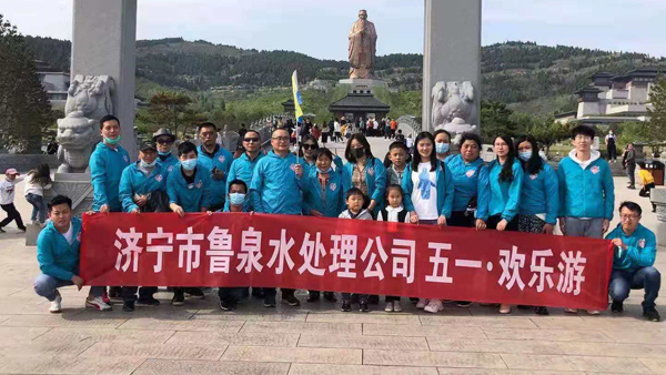魯泉家人合照